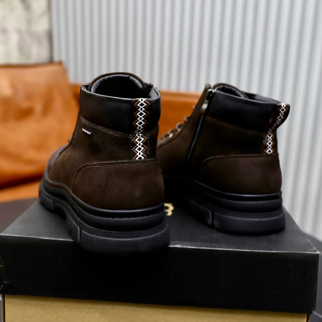 Ex-factory price: 640💰Thick wool imported from Australia Brand: UGG genuine purchasing agent Size: 38-44 Grade: Official website 1:1 Material: First layer of genuine leather waterproof and antifreeze upper Real wool lining Original non-slip soft wear-resistant outsole Style category: Men's casual shoes Trendy style Comfortable on the feet Color: Official website color synchronization